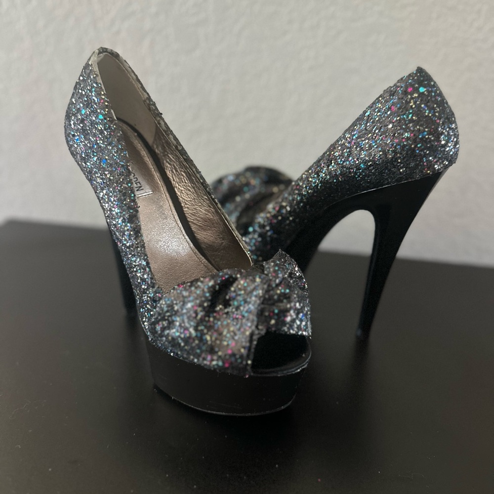 Steve Madden Black sparkly platform heels. Size 8